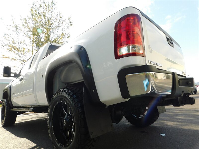 2011 GMC Sierra 2500 4WD 6.6L DURAMAX DIESEL / ONLY 66,000 MILES   - Photo 12 - Portland, OR 97217