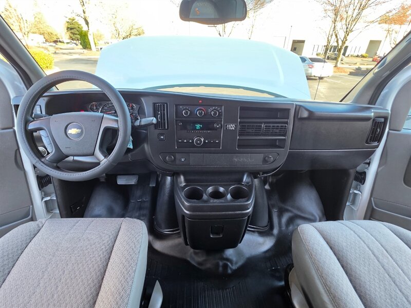 2014 Chevrolet Express 2500 CARGO VAN V8 4.8L / LOCAL / NO RUST / HD RACK / NON SMOKER / 2-OWNERS - Photo 15 - Portland, OR 97217