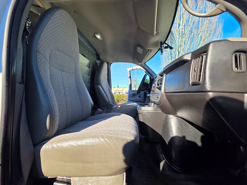 2014 Chevrolet Express 2500 CARGO VAN V8 4.8L / LOCAL / NO RUST / HD RACK / NON SMOKER / 2-OWNERS - Photo 14 - Portland, OR 97217
