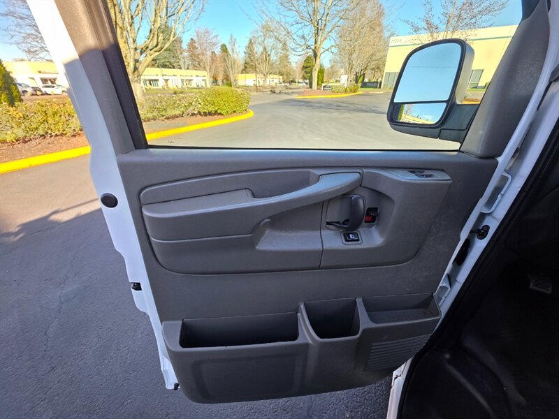 2014 Chevrolet Express 2500 CARGO VAN V8 4.8L / LOCAL / NO RUST / HD RACK / NON SMOKER / 2-OWNERS - Photo 35 - Portland, OR 97217