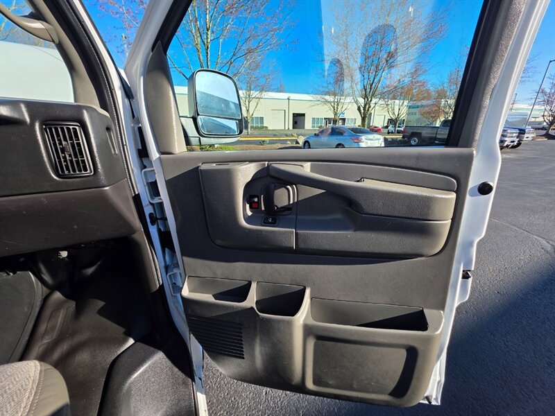 2014 Chevrolet Express 2500 CARGO VAN V8 4.8L / LOCAL / NO RUST / HD RACK / NON SMOKER / 2-OWNERS - Photo 36 - Portland, OR 97217
