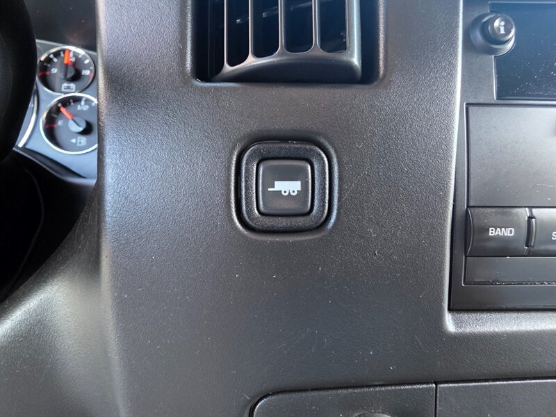 2014 Chevrolet Express 2500 CARGO VAN V8 4.8L / LOCAL / NO RUST / HD RACK / NON SMOKER / 2-OWNERS - Photo 37 - Portland, OR 97217