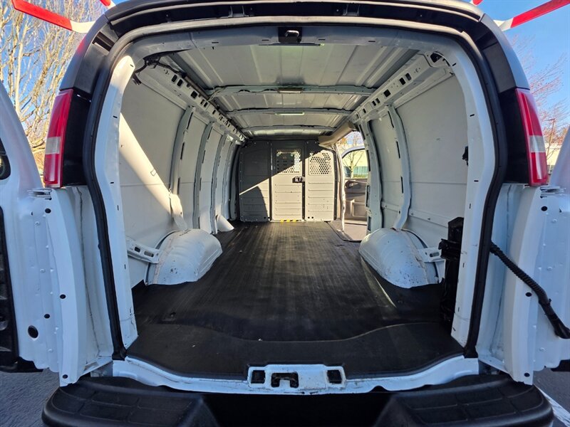2014 Chevrolet Express 2500 CARGO VAN V8 4.8L / LOCAL / NO RUST / HD RACK / NON SMOKER / 2-OWNERS - Photo 20 - Portland, OR 97217