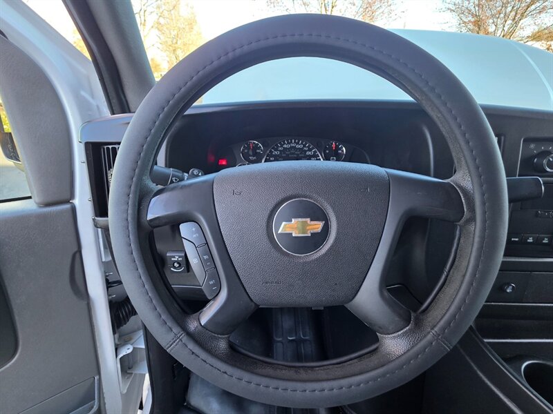 2014 Chevrolet Express 2500 CARGO VAN V8 4.8L / LOCAL / NO RUST / HD RACK / NON SMOKER / 2-OWNERS - Photo 44 - Portland, OR 97217
