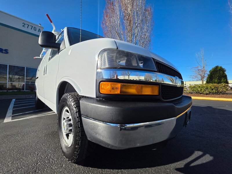 2014 Chevrolet Express 2500 CARGO VAN V8 4.8L / LOCAL / NO RUST / HD RACK / NON SMOKER / 2-OWNERS - Photo 10 - Portland, OR 97217