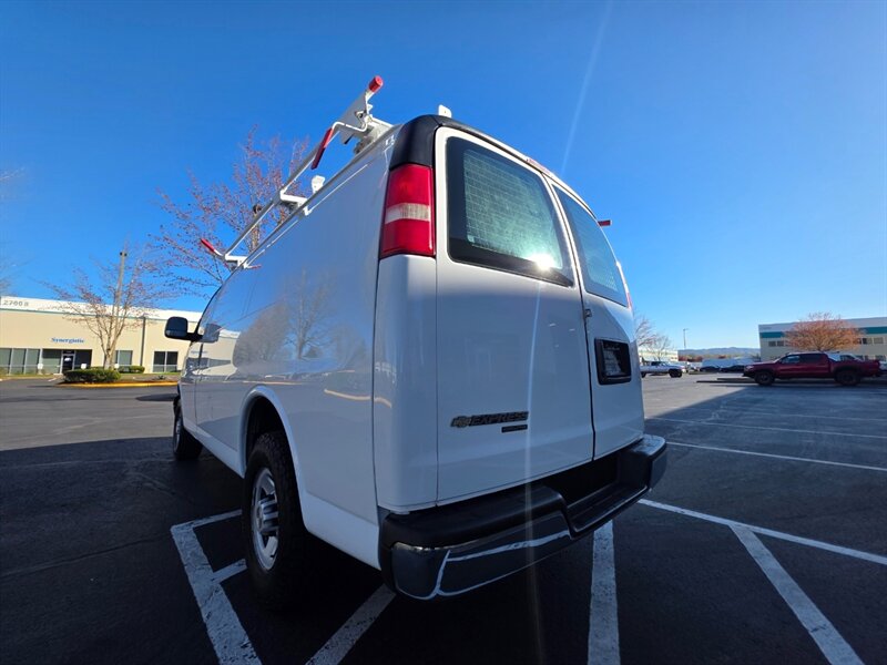 2014 Chevrolet Express 2500 CARGO VAN V8 4.8L / LOCAL / NO RUST / HD RACK / NON SMOKER / 2-OWNERS - Photo 11 - Portland, OR 97217