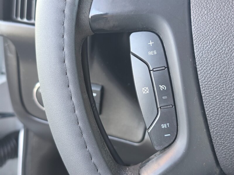 2014 Chevrolet Express 2500 CARGO VAN V8 4.8L / LOCAL / NO RUST / HD RACK / NON SMOKER / 2-OWNERS - Photo 40 - Portland, OR 97217