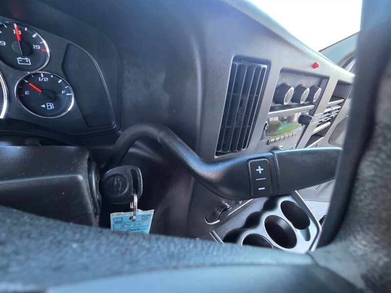 2014 Chevrolet Express 2500 CARGO VAN V8 4.8L / LOCAL / NO RUST / HD RACK / NON SMOKER / 2-OWNERS - Photo 39 - Portland, OR 97217