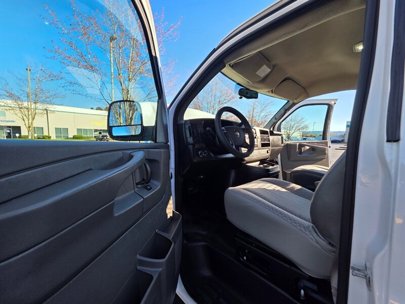 2014 Chevrolet Express 2500 CARGO VAN V8 4.8L / LOCAL / NO RUST / HD RACK / NON SMOKER / 2-OWNERS - Photo 46 - Portland, OR 97217