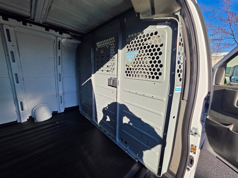 2014 Chevrolet Express 2500 CARGO VAN V8 4.8L / LOCAL / NO RUST / HD RACK / NON SMOKER / 2-OWNERS - Photo 34 - Portland, OR 97217