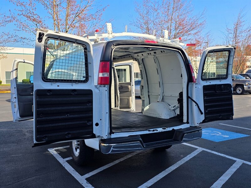 2014 Chevrolet Express 2500 CARGO VAN V8 4.8L / LOCAL / NO RUST / HD RACK / NON SMOKER / 2-OWNERS - Photo 28 - Portland, OR 97217