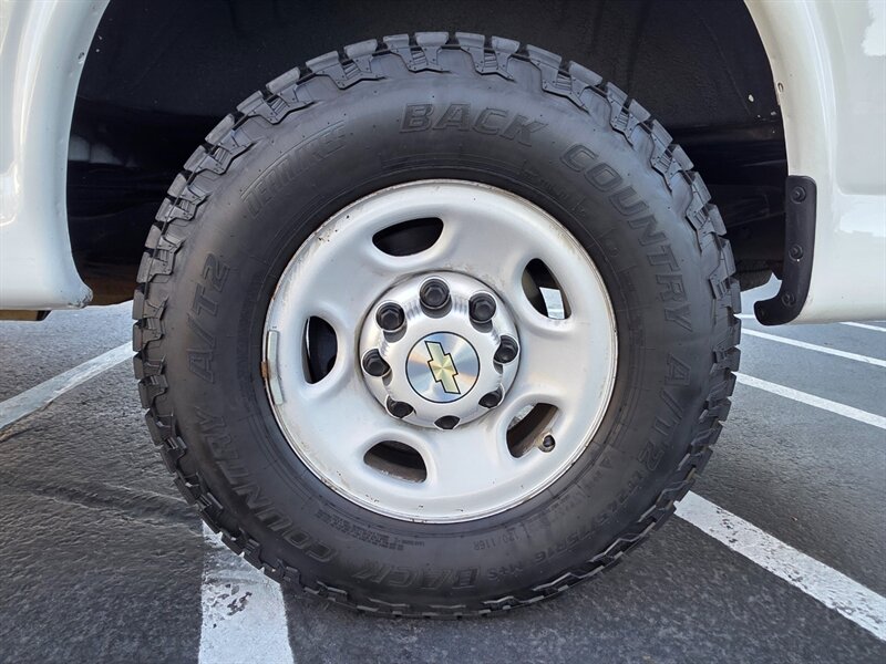 2014 Chevrolet Express 2500 CARGO VAN V8 4.8L / LOCAL / NO RUST / HD RACK / NON SMOKER / 2-OWNERS - Photo 45 - Portland, OR 97217