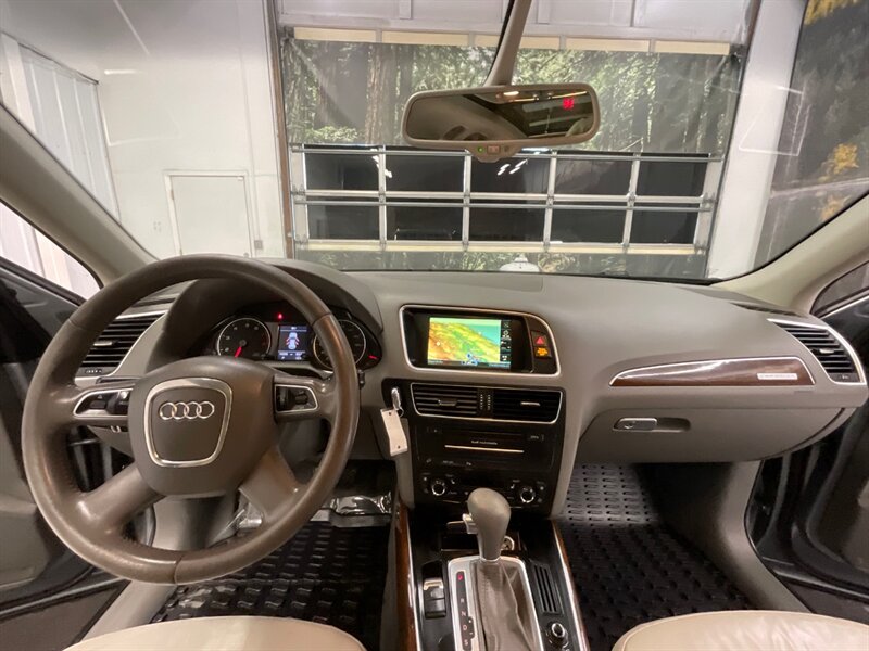 2010 Audi Q5 3.2 quattro Premium Plus AWD / 3.2L V6 / Pano Roof  / Leather & Heated Seats / Navigation / BRAND NEW TIRES / 143,000 MILES - Photo 38 - Gladstone, OR 97027