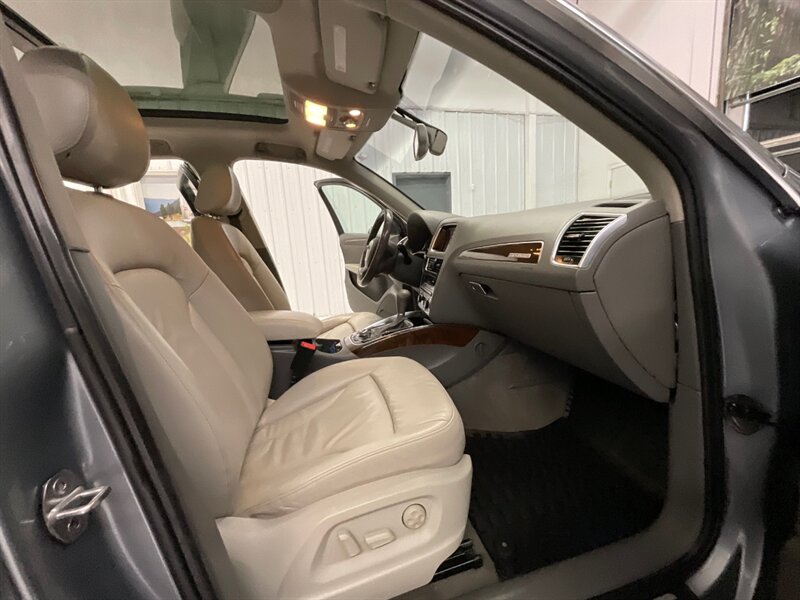 2010 Audi Q5 3.2 quattro Premium Plus AWD / 3.2L V6 / Pano Roof  / Leather & Heated Seats / Navigation / BRAND NEW TIRES / 143,000 MILES - Photo 15 - Gladstone, OR 97027