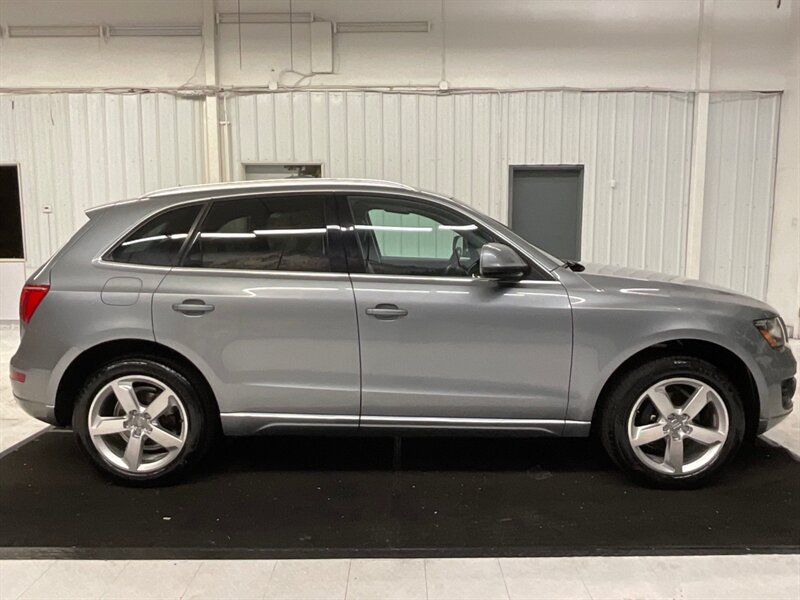 2010 Audi Q5 3.2 quattro Premium Plus AWD / 3.2L V6 / Pano Roof  / Leather & Heated Seats / Navigation / BRAND NEW TIRES / 143,000 MILES - Photo 4 - Gladstone, OR 97027