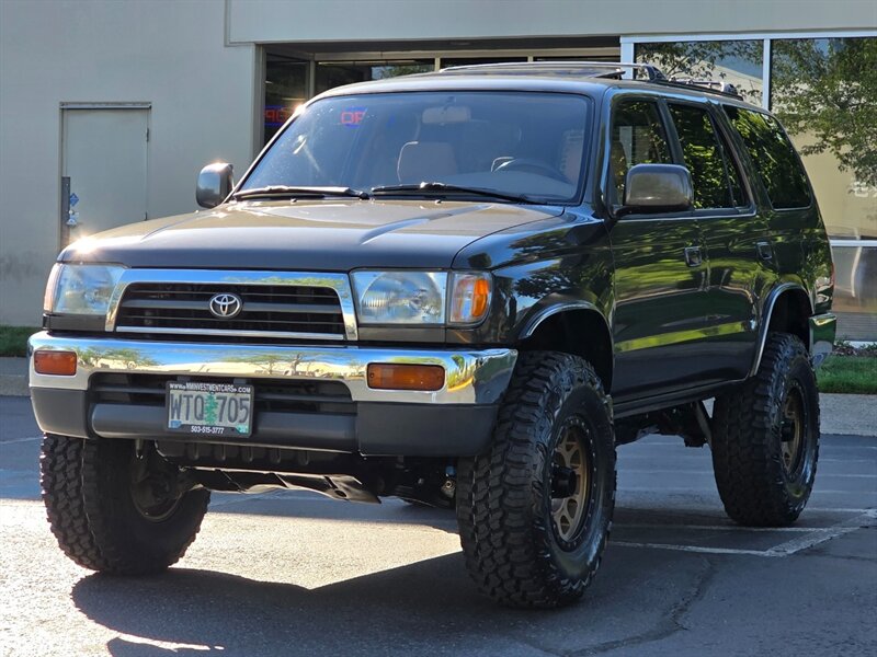 1998 Toyota 4Runner SR5 4X4 / 5 SPEED MANUAL / V6 3.4L / NEW LIFT  / METHOD WHEELS / NEW TIRES / NEW TIMING BELT - Photo 1 - Portland, OR 97217