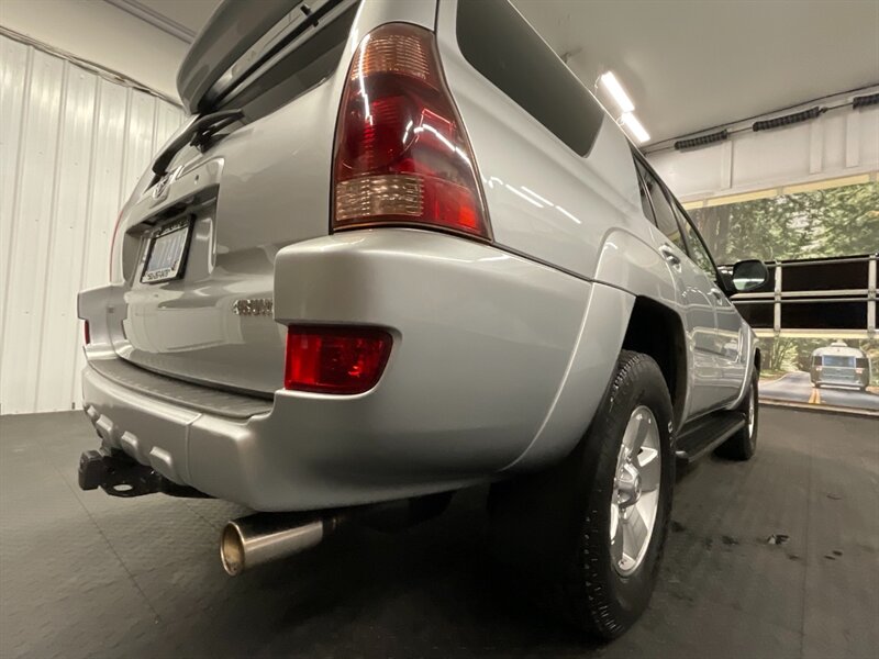 2005 Toyota 4Runner SR5 Sport Utility V8 / 4X4 / 3RD ROW SEAT  4.7L V8 / 4X4 / 3RD ROW SEAT - Photo 12 - Gladstone, OR 97027