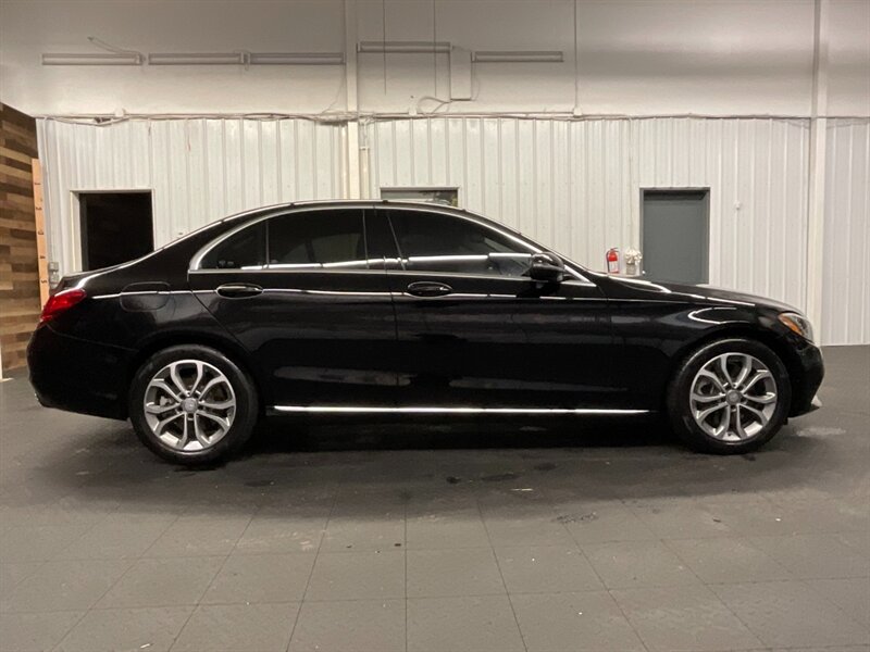 2016 Mercedes-Benz C 300 Sedan / Leather Seats / Navigation & Camera  BRAND NEW TIRES / SHARP & CLEAN !! - Photo 4 - Gladstone, OR 97027