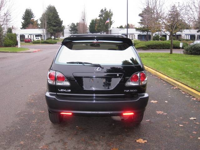 2002 Lexus RX 300 Base Base   - Photo 4 - Portland, OR 97217