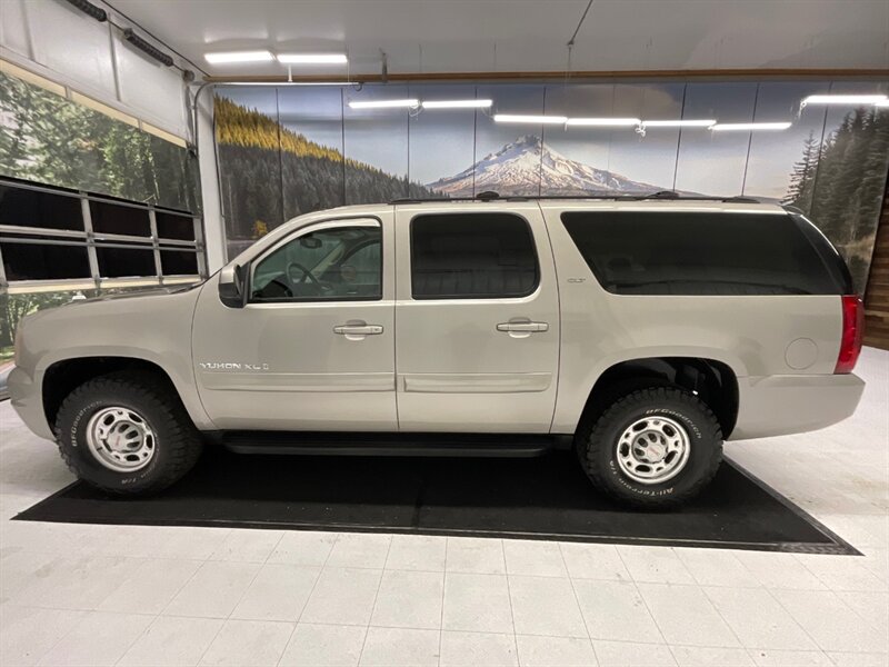 2007 GMC Yukon XL SLT 2500 4X4 / 6.0L V8 / Leather & Navigation  / 3RD ROW SEAT / 8-Passenger / 3/4 TON / Sunroof / LOCAL OREGON SUV / RUST FREE / SUPER CLEAN !! - Photo 3 - Gladstone, OR 97027