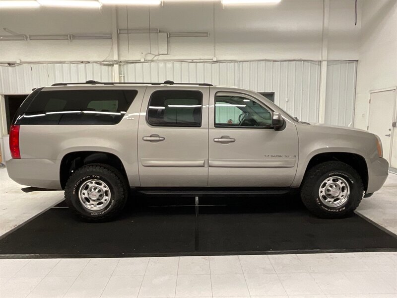 2007 GMC Yukon XL SLT 2500 4X4 / 6.0L V8 / Leather & Navigation  / 3RD ROW SEAT / 8-Passenger / 3/4 TON / Sunroof / LOCAL OREGON SUV / RUST FREE / SUPER CLEAN !! - Photo 4 - Gladstone, OR 97027