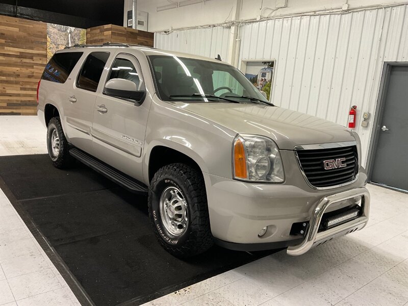 2007 GMC Yukon XL SLT 2500 4X4 / 6.0L V8 / Leather & Navigation  / 3RD ROW SEAT / 8-Passenger / 3/4 TON / Sunroof / LOCAL OREGON SUV / RUST FREE / SUPER CLEAN !! - Photo 2 - Gladstone, OR 97027