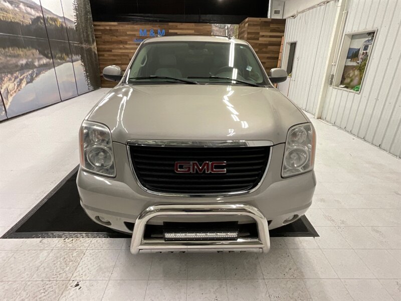 2007 GMC Yukon XL SLT 2500 4X4 / 6.0L V8 / Leather & Navigation  / 3RD ROW SEAT / 8-Passenger / 3/4 TON / Sunroof / LOCAL OREGON SUV / RUST FREE / SUPER CLEAN !! - Photo 5 - Gladstone, OR 97027