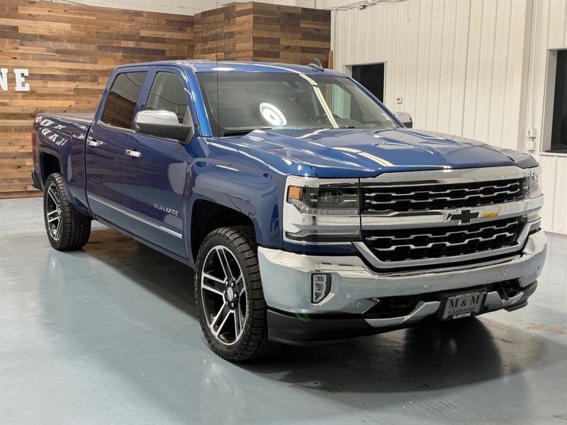 2017 Chevrolet Silverado 1500 LTZ 4X4 6.2L V8 / LONG BED / Leather / Sunroof  / ZERO RUST / CREW CAB - Photo 2 - Gladstone, OR 97027