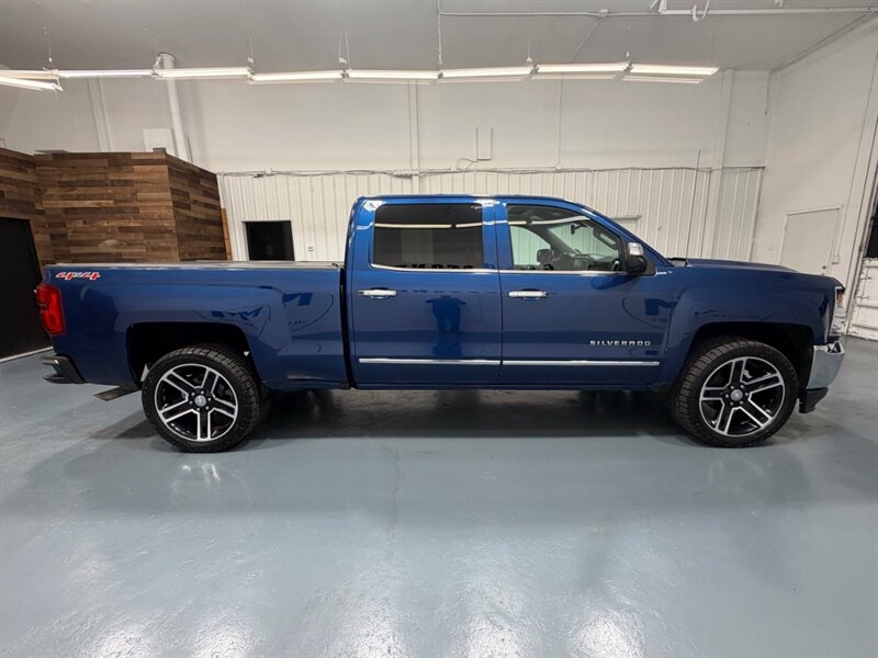 2017 Chevrolet Silverado 1500 LTZ 4X4 6.2L V8 / LONG BED / Leather / Sunroof  / ZERO RUST / CREW CAB - Photo 4 - Gladstone, OR 97027