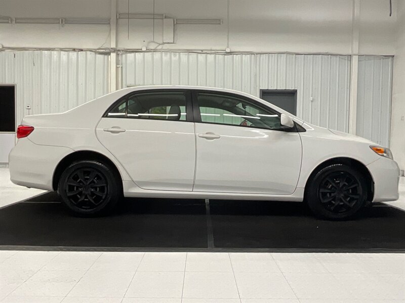 2011 Toyota Corolla LE Sedan / 1.8L 4Cyl / BRAND NEW TIRES  / Excellent condition / 91,000 MILES - Photo 4 - Gladstone, OR 97027