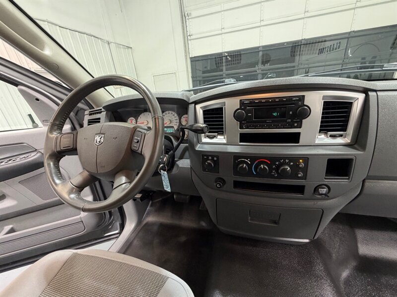 2007 Dodge Ram 2500 SLT 4X4 5.7L V8 HEMI / Long Bed / ZERO RUST / Quad Cab 3/4 TON GAS - Photo 17 - Gladstone, OR 97027
