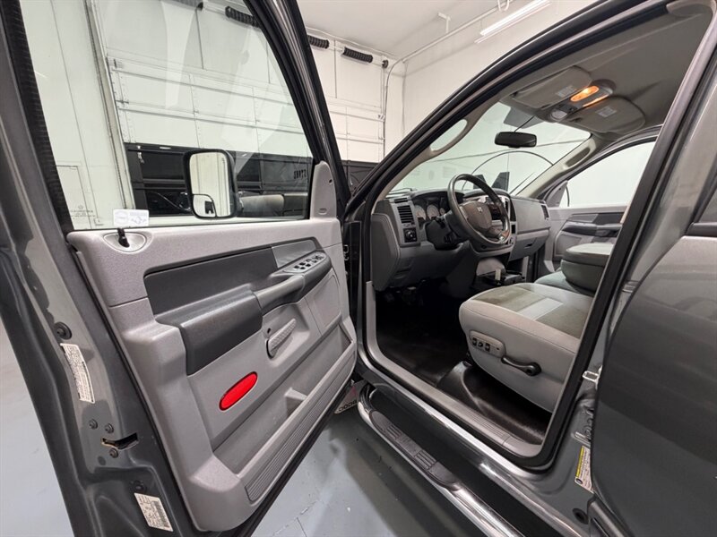 2007 Dodge Ram 2500 SLT 4X4 5.7L V8 HEMI / Long Bed / ZERO RUST / Quad Cab 3/4 TON GAS - Photo 31 - Gladstone, OR 97027