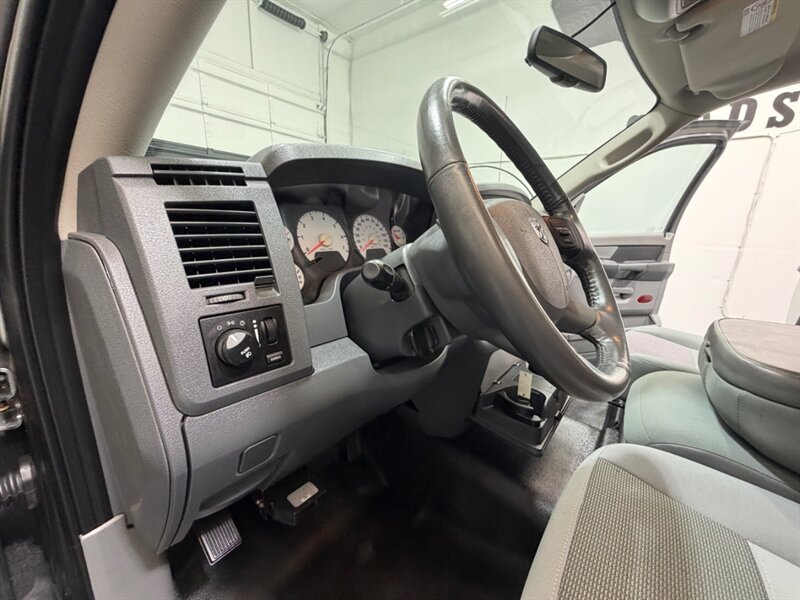 2007 Dodge Ram 2500 SLT 4X4 5.7L V8 HEMI / Long Bed / ZERO RUST / Quad Cab 3/4 TON GAS - Photo 34 - Gladstone, OR 97027
