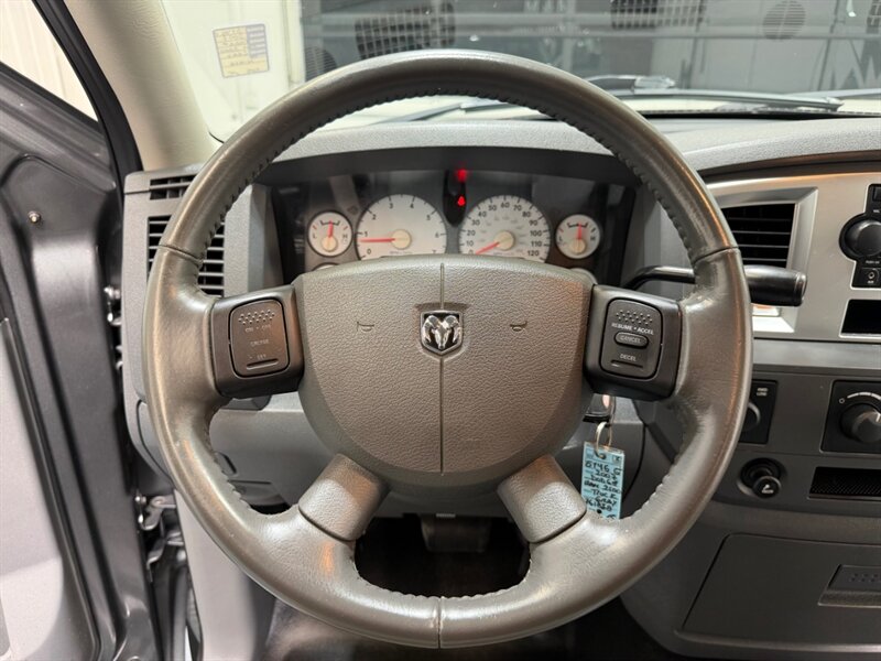 2007 Dodge Ram 2500 SLT 4X4 5.7L V8 HEMI / Long Bed / ZERO RUST / Quad Cab 3/4 TON GAS - Photo 16 - Gladstone, OR 97027