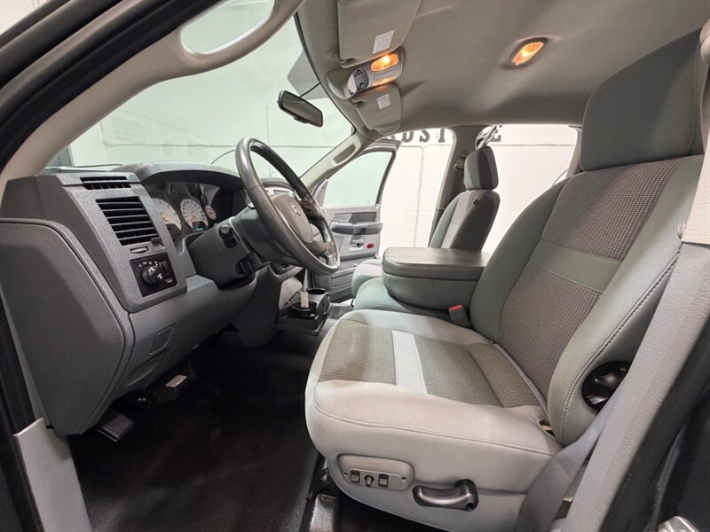 2007 Dodge Ram 2500 SLT 4X4 5.7L V8 HEMI / Long Bed / ZERO RUST / Quad Cab 3/4 TON GAS - Photo 12 - Gladstone, OR 97027