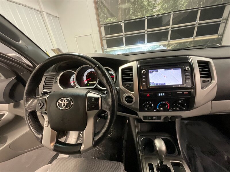 2014 Toyota Tacoma V6 4X4 / TRD OFF RD /LIFTED w/NEW WHEELS TIRES  LOCAL OREGON TRUCK / RUST FREE / NAVI & BACKUP CAMERA / RR DIFF LOCK / WINCH / SHARP  & CLEAN !! - Photo 17 - Gladstone, OR 97027