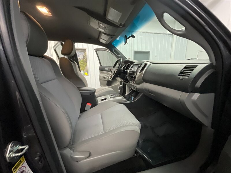 2014 Toyota Tacoma V6 4X4 / TRD OFF RD /LIFTED w/NEW WHEELS TIRES  LOCAL OREGON TRUCK / RUST FREE / NAVI & BACKUP CAMERA / RR DIFF LOCK / WINCH / SHARP  & CLEAN !! - Photo 16 - Gladstone, OR 97027