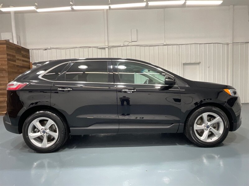 2022 Ford Edge Titanium AWD /Heated & Cooled Seats /Pano Sunroof  / B&O SOUND SYSTEM/ Navigation & Backup Camera / Adaptive Cruise - Photo 4 - Gladstone, OR 97027