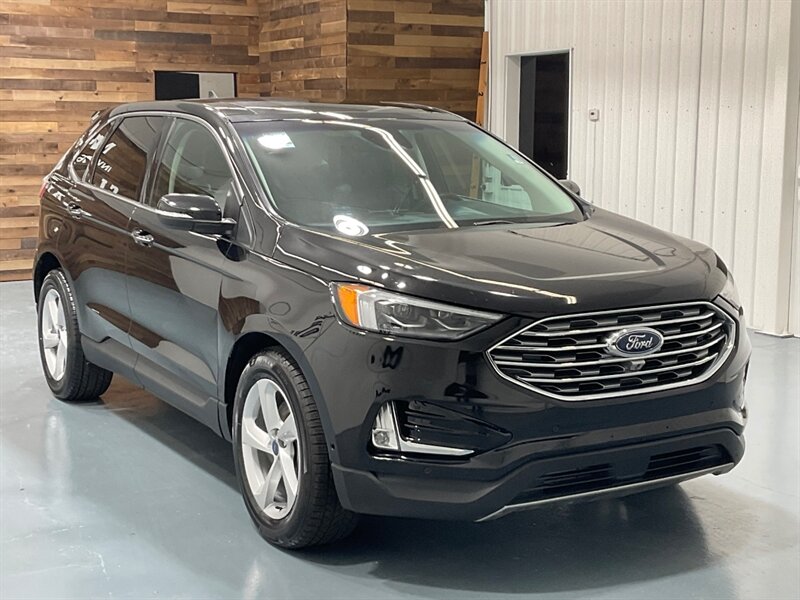 2022 Ford Edge Titanium AWD /Heated & Cooled Seats /Pano Sunroof  / B&O SOUND SYSTEM/ Navigation & Backup Camera / Adaptive Cruise - Photo 2 - Gladstone, OR 97027