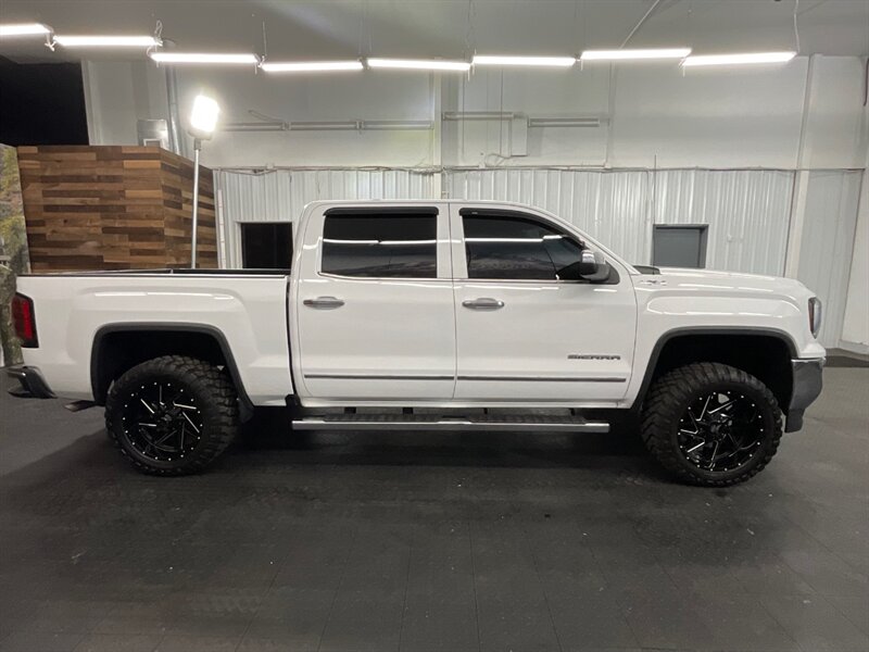 2018 GMC Sierra 1500 SLT Crew Cab 4X4 / L   - Photo 4 - Gladstone, OR 97027