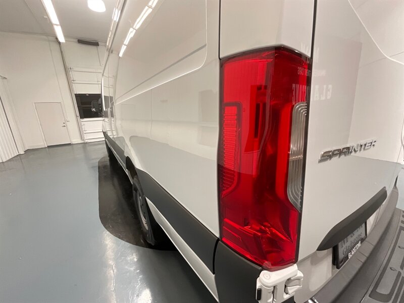 2022 Mercedes-Benz Sprinter 2500 CARGO VAN 4X4 /V6 DIESEL / HIGHROOF 170 " WB  / ONLY 168 MILES - Photo 28 - Gladstone, OR 97027