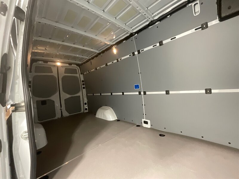 2022 Mercedes-Benz Sprinter 2500 CARGO VAN 4X4 /V6 DIESEL / HIGHROOF 170 " WB  / ONLY 168 MILES - Photo 14 - Gladstone, OR 97027