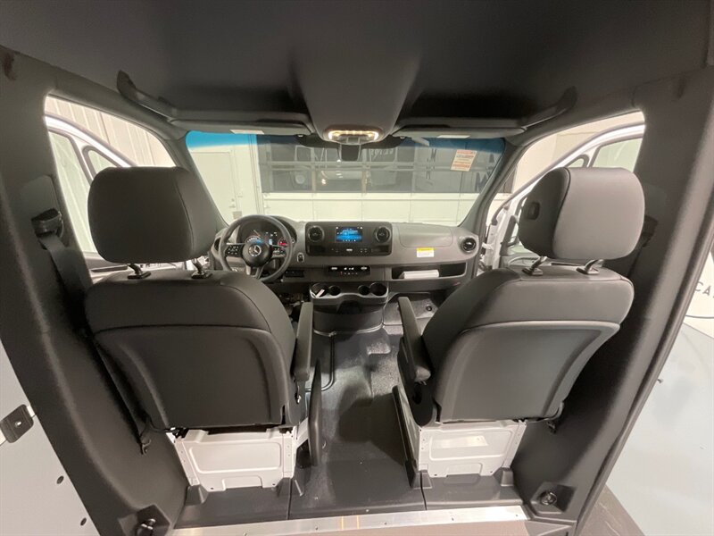 2022 Mercedes-Benz Sprinter 2500 CARGO VAN 4X4 /V6 DIESEL / HIGHROOF 170 " WB  / ONLY 168 MILES - Photo 16 - Gladstone, OR 97027