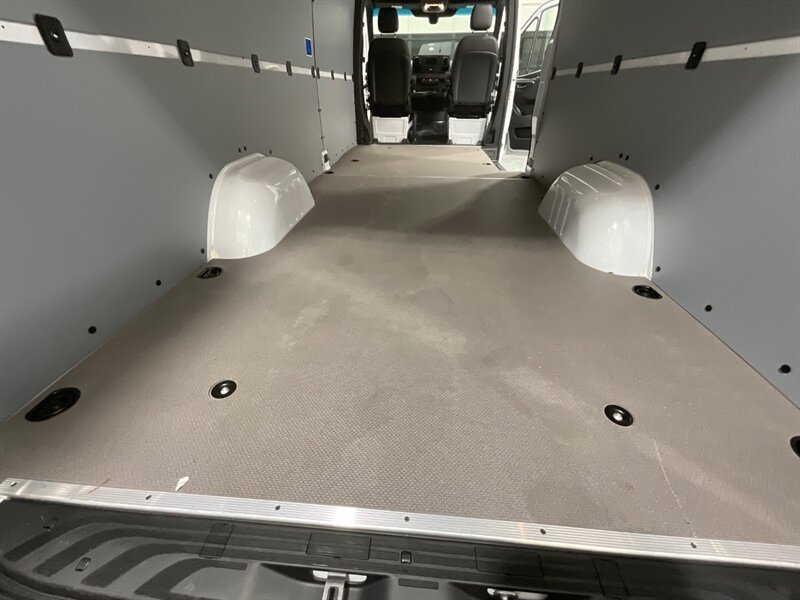 2022 Mercedes-Benz Sprinter 2500 CARGO VAN 4X4 /V6 DIESEL / HIGHROOF 170 " WB  / ONLY 168 MILES - Photo 12 - Gladstone, OR 97027