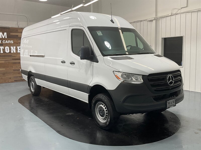 2022 Mercedes-Benz Sprinter 2500 CARGO VAN 4X4 /V6 DIESEL / HIGHROOF 170 " WB  / ONLY 168 MILES - Photo 2 - Gladstone, OR 97027