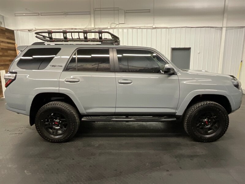 2017 Toyota 4Runner TRD Pro 4X4 / LIFTED / CEMENT COLOR / SHARP SHARP  Leather & Heated Seats / Crawl Control / Luggage Rack / Backup Camera / RUST FREE - Photo 4 - Gladstone, OR 97027