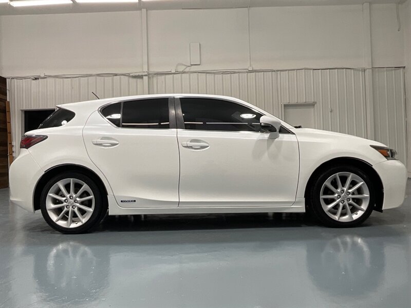 2013 Lexus CT 200h Hatchback Hybrid /Leather Heated seats /Backup Cam / Great service history at Lexus of portland - Photo 4 - Gladstone, OR 97027