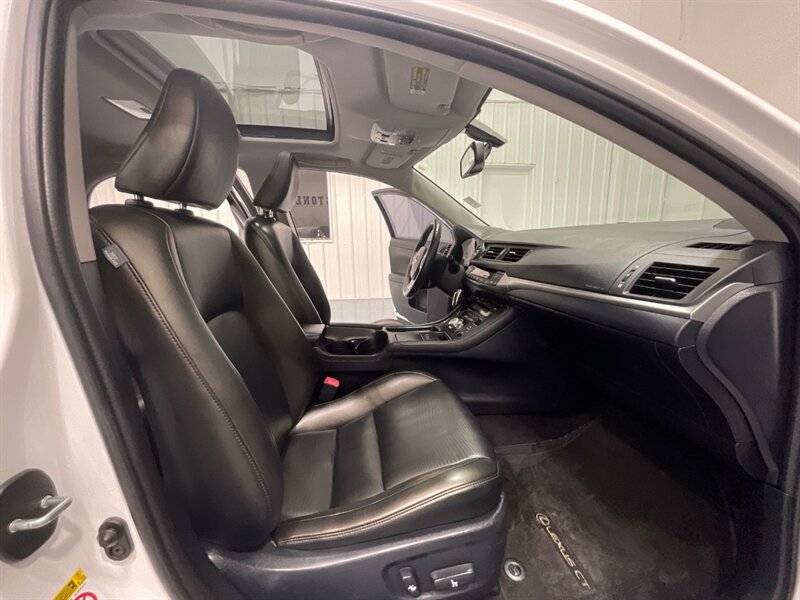 2013 Lexus CT 200h Hatchback Hybrid /Leather Heated seats /Backup Cam / Great service history at Lexus of portland - Photo 12 - Gladstone, OR 97027