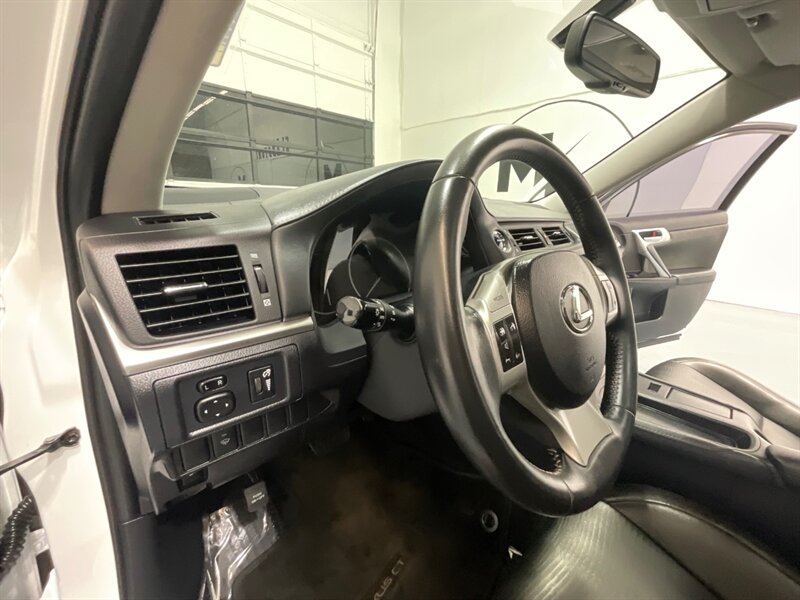 2013 Lexus CT 200h Hatchback Hybrid /Leather Heated seats /Backup Cam / Great service history at Lexus of portland - Photo 36 - Gladstone, OR 97027