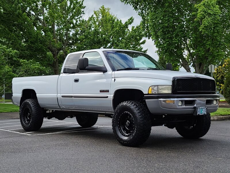 2001 Dodge Ram 2500 SLT  / 6-SPEED MANUAL / LONG BED / CUSTOM WHEELS + NEW TIRES / LIFTED - Photo 2 - Portland, OR 97217